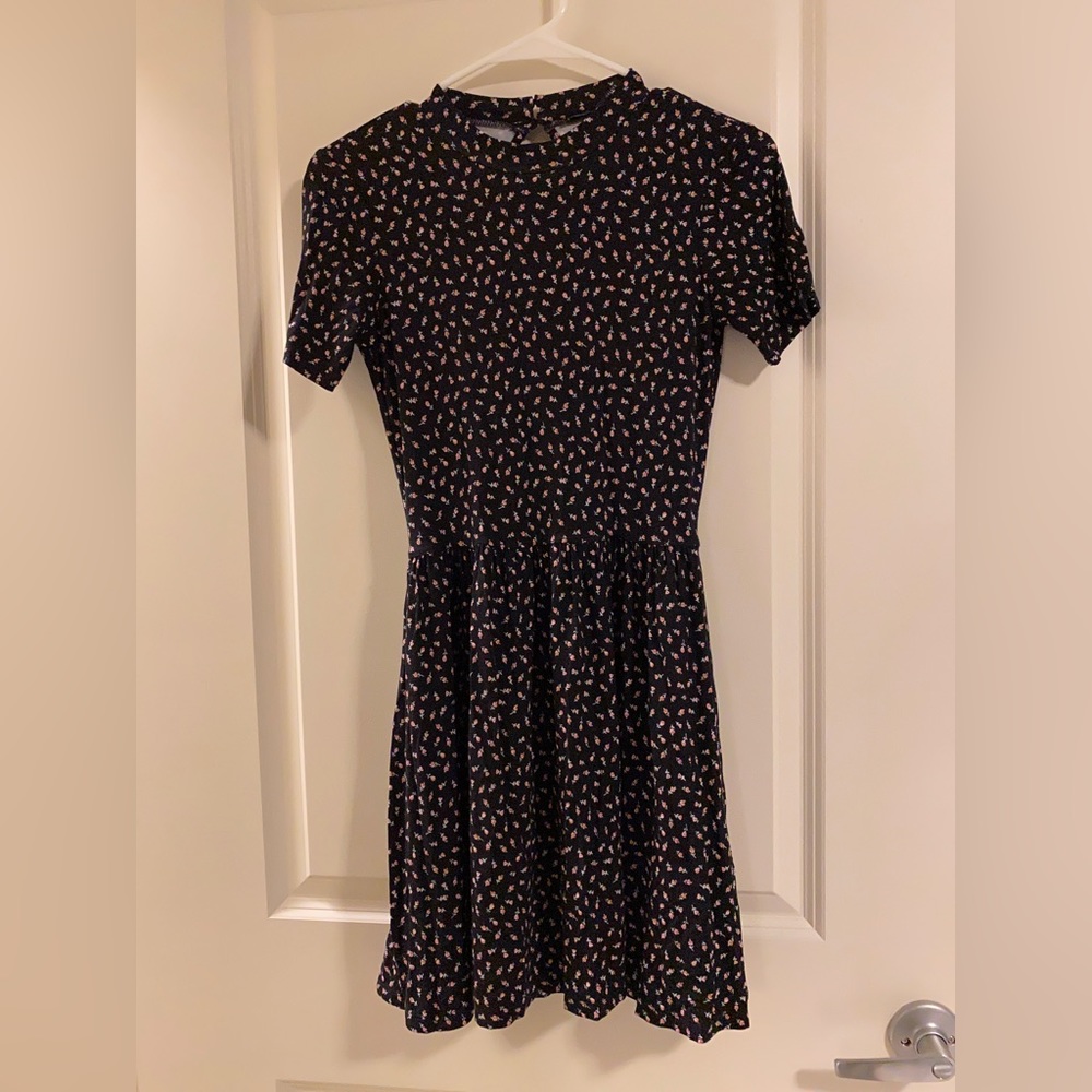 Black floral keyhole dress